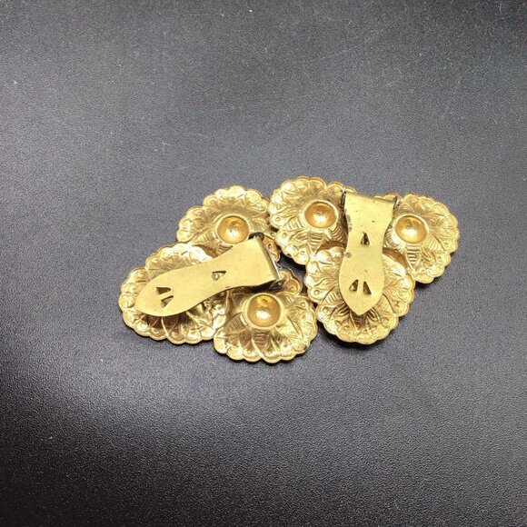 Pair of Dress Clips Gold Gilt Triple Flowers Design Antique Style Clips - Picture 5 of 6